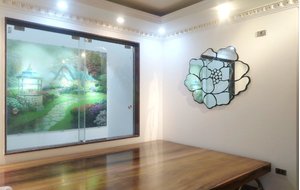 The neoclassical mirror in interior design