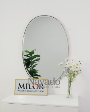 WALL MAKEUP MIRROR WITH BASIC ELIP DESIGN