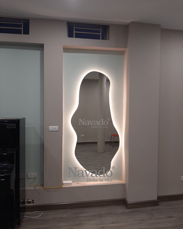 ART LED FULL BODY MIRROR WITH FREESTYLE DESIGN
