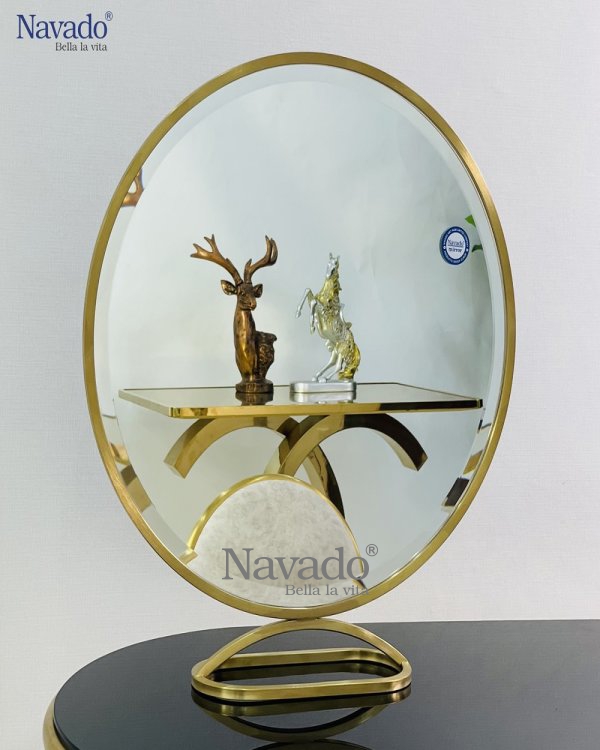 ROUND MAKEUP MIRROR WITH GOLD METAL FRAME