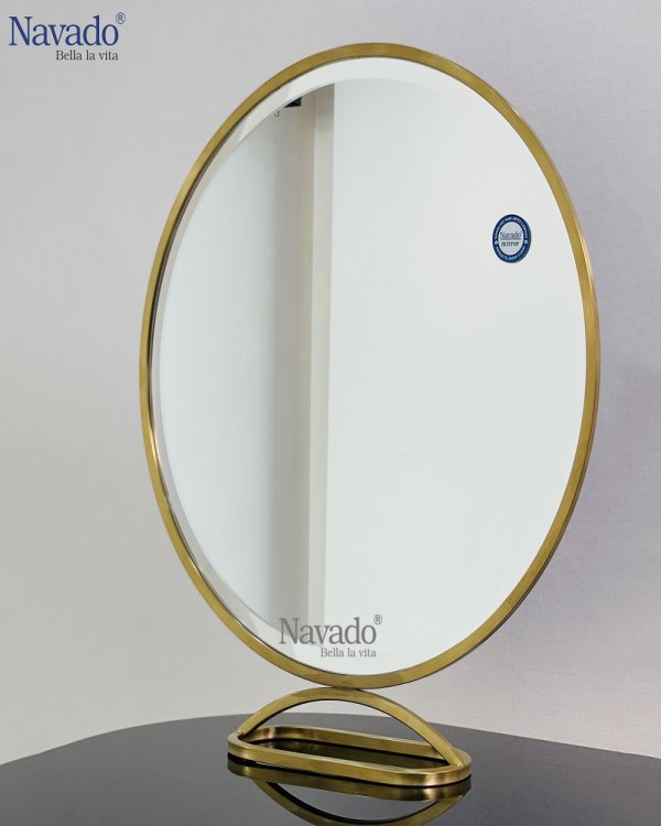 ROUND MAKEUP MIRROR WITH GOLD METAL FRAME