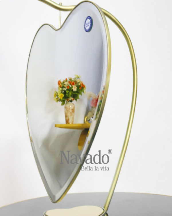 HEART MAKEUP MIRROR WITH GOLD METAL FRAME 