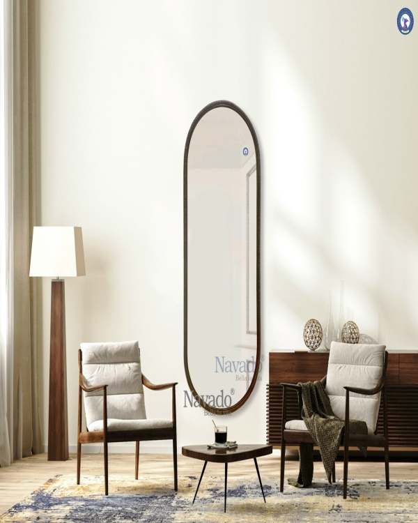 produces large decorative wall mirrors in living rooms