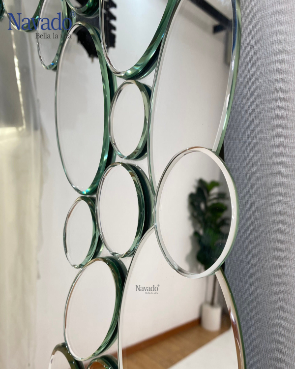 Decorative wall mirror for Queen's living room