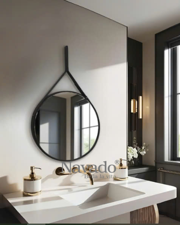Round mirror with leather strap