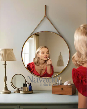 Round mirror with leather strap