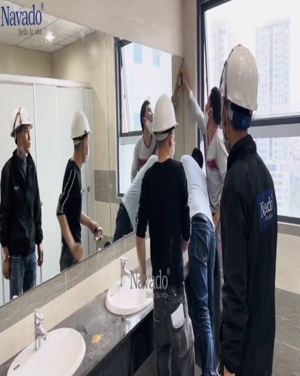ROUND LEATHER STRAP MAKEUP MIRROR
