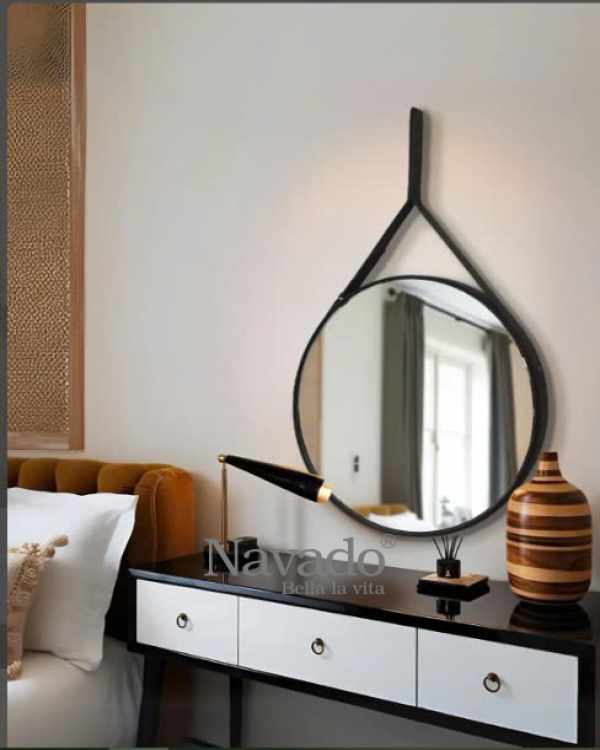 ROUND LEATHER STRAP MAKEUP MIRROR