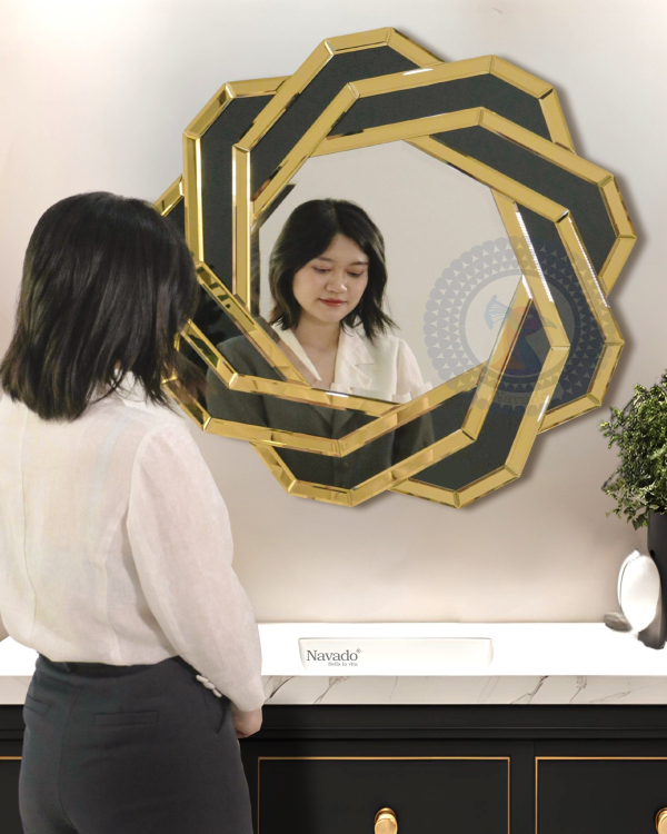 Golden Artistic Wall Mirror NAV 2004