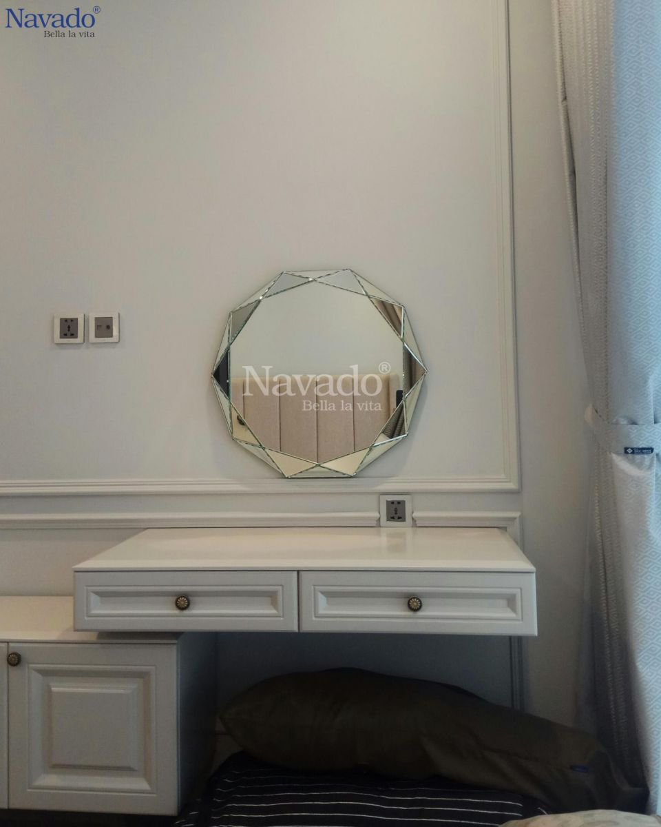 BEDROOM-MIRROR-HIGH-GRADE-MAKEUP-PHALE