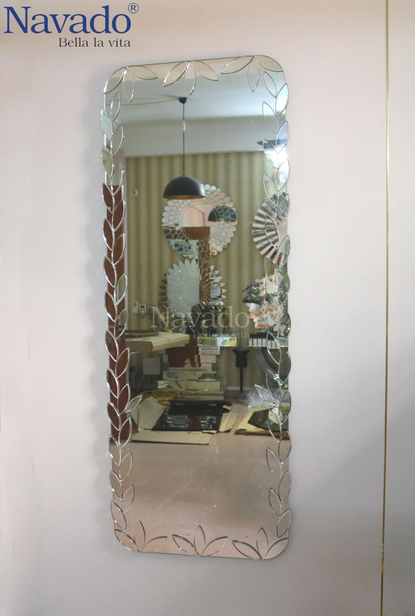 amazon-fullbody-mirror-art