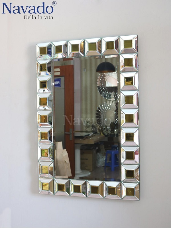 Luxury-mirror-decorate-living-room