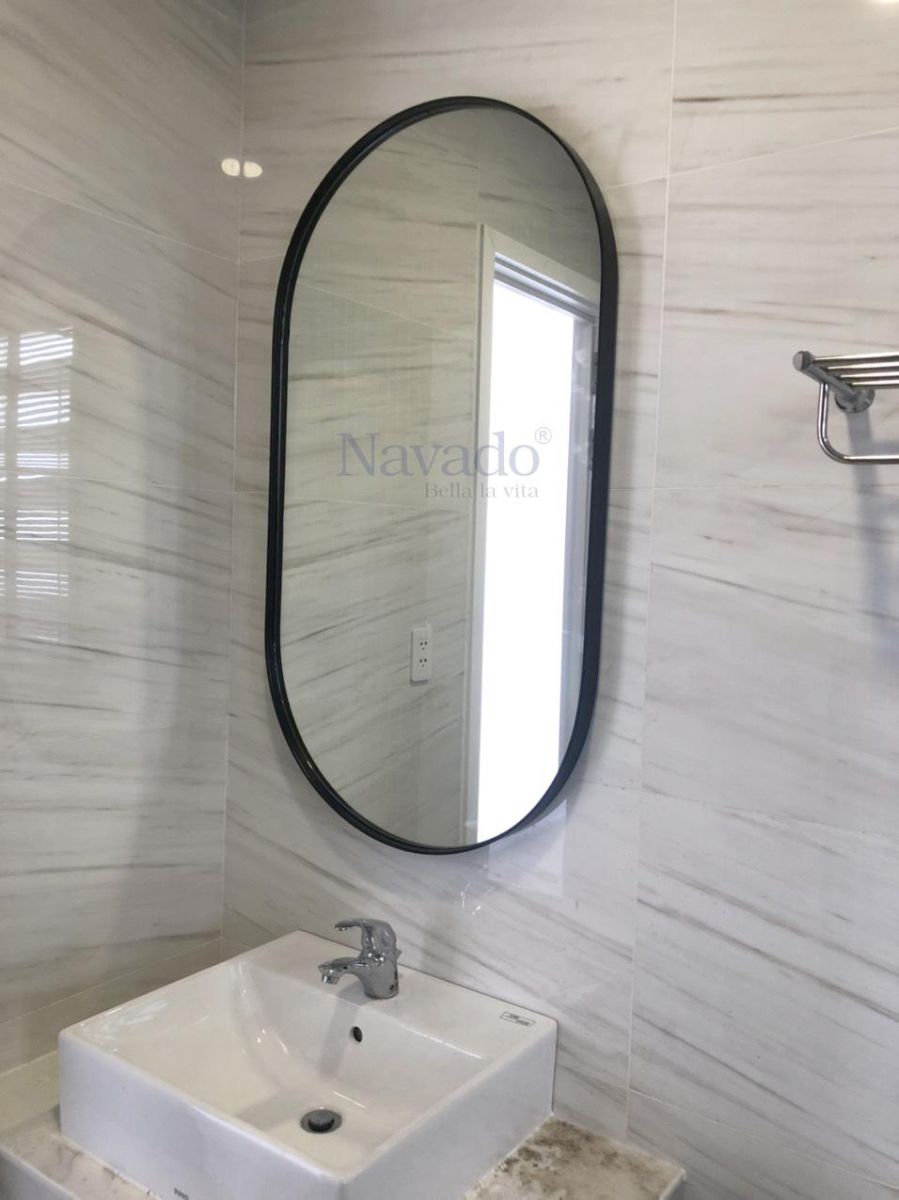 oval-mirror-bathroom