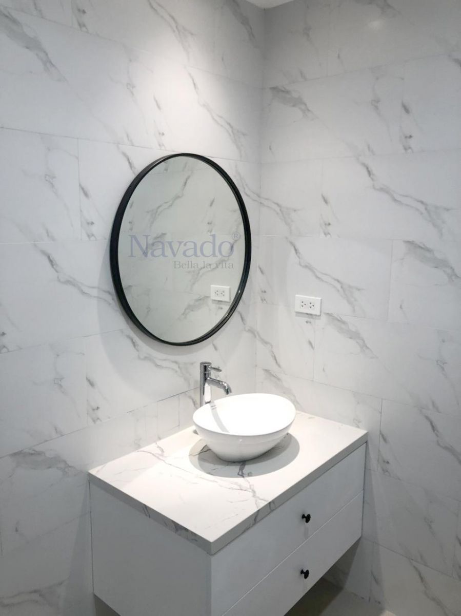 round-mirror-bathroom