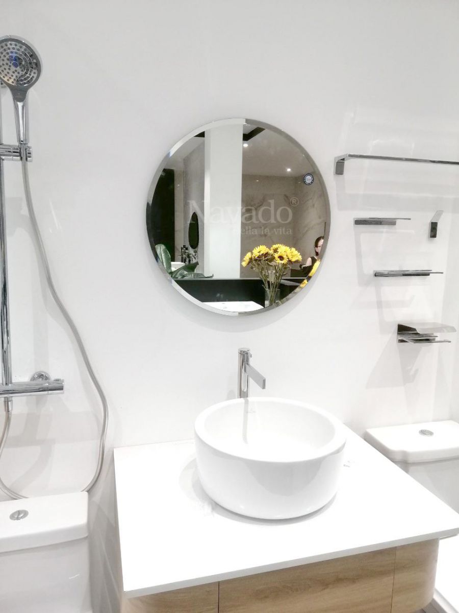 round-mirror-bathroom