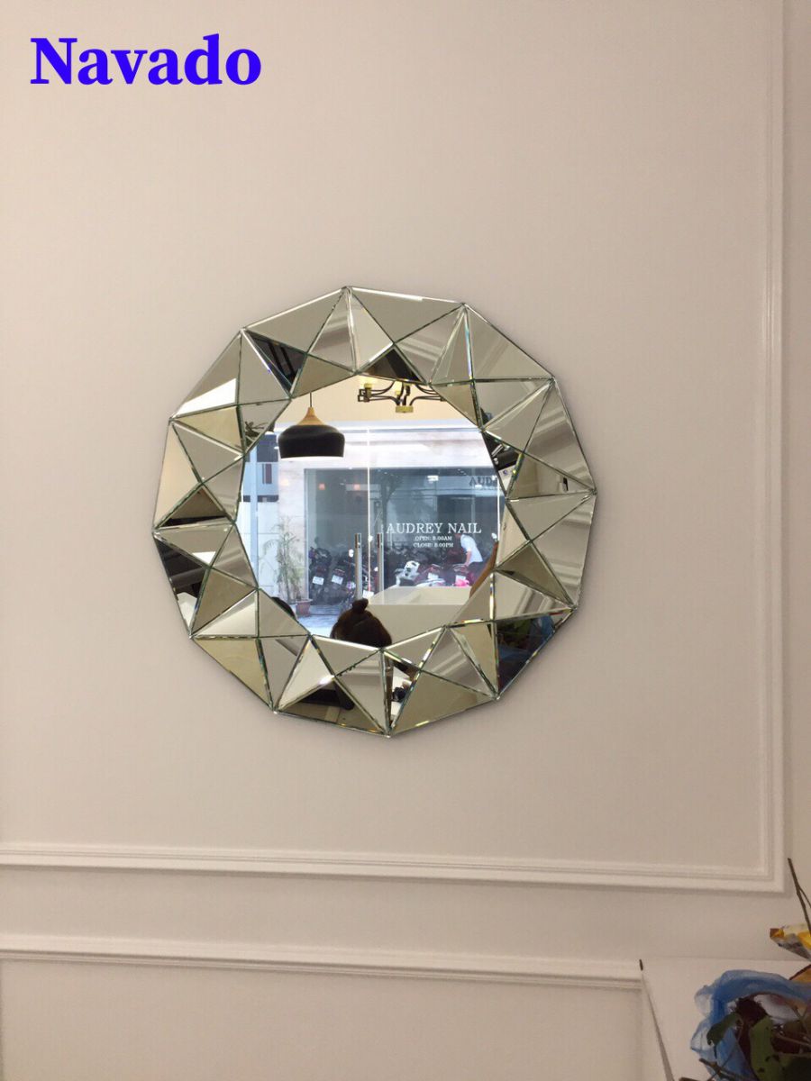 Luxury-mirror-decorate-bathroom