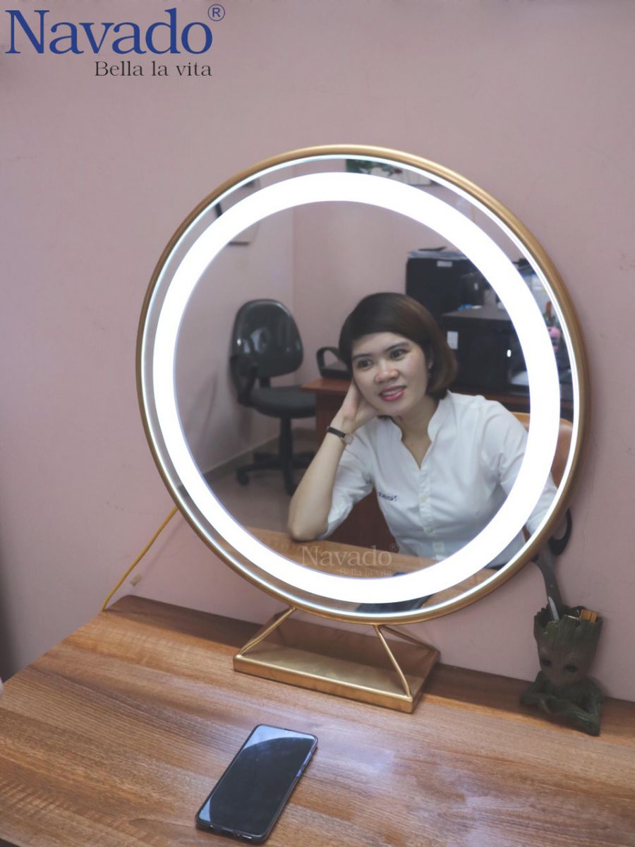 round-led-makeup-mirror