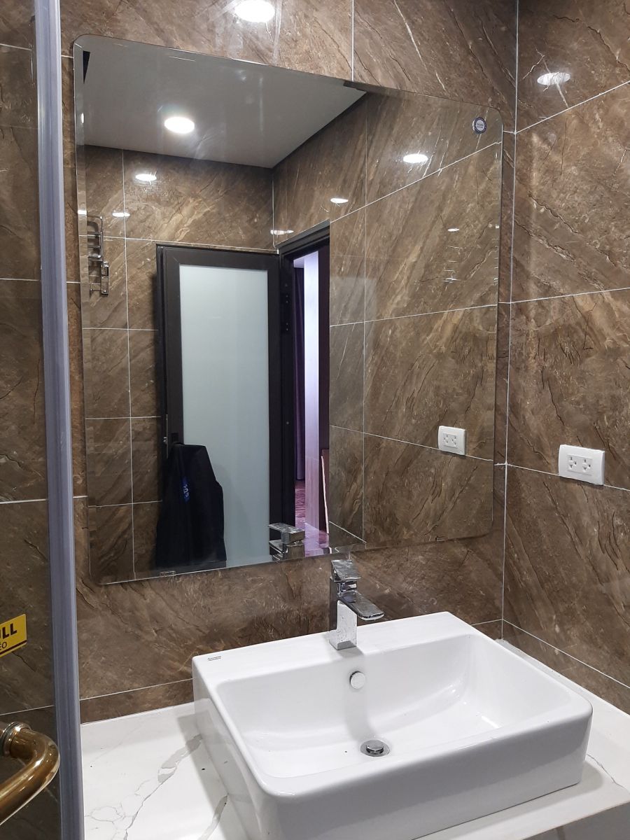 basic-rectangle-bathroom-mirror