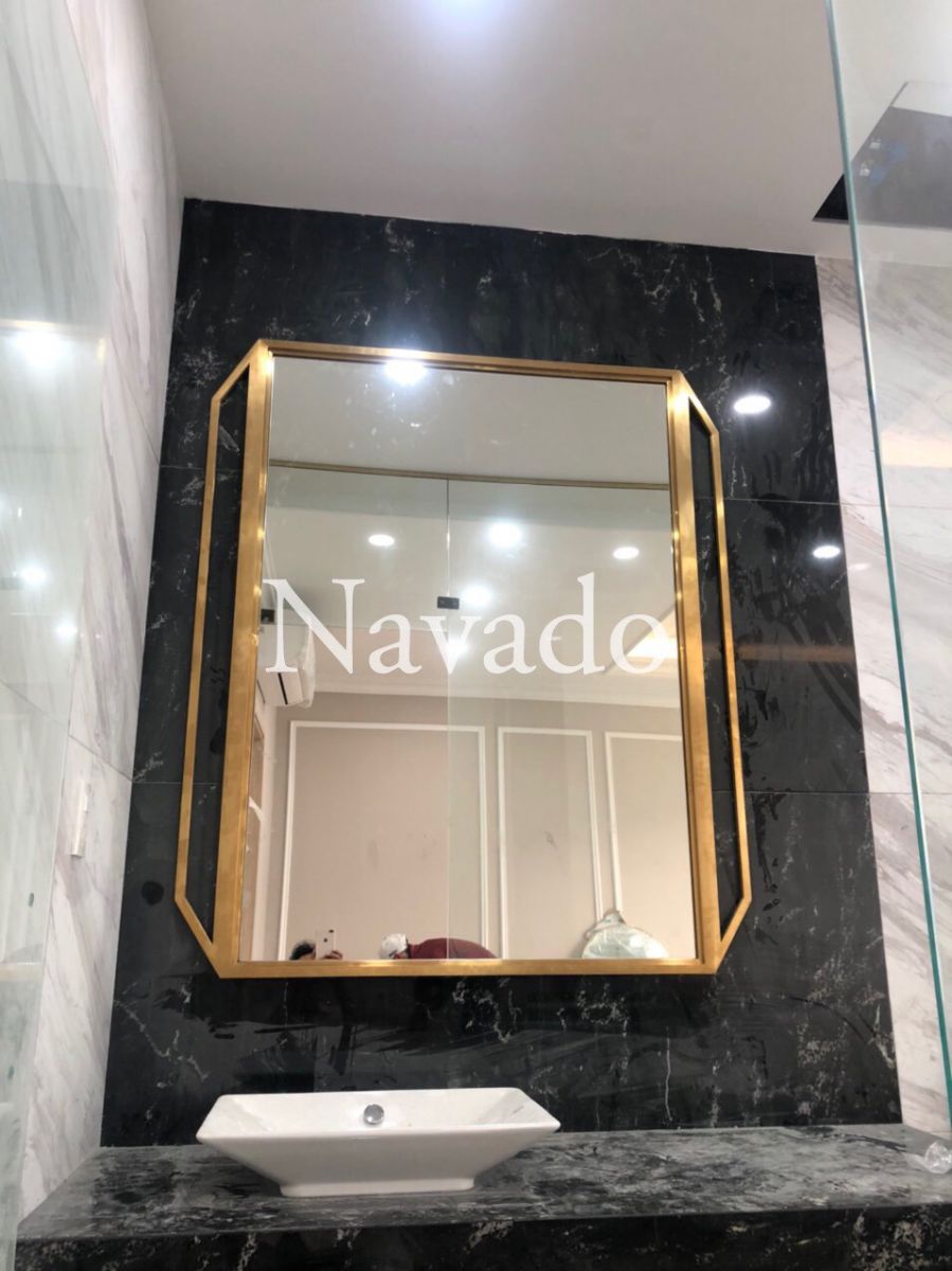 gold-frame-decorate-bathroom-mirror