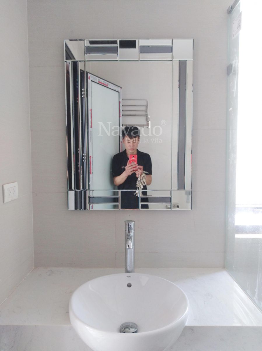 castro-bathroom-mirror