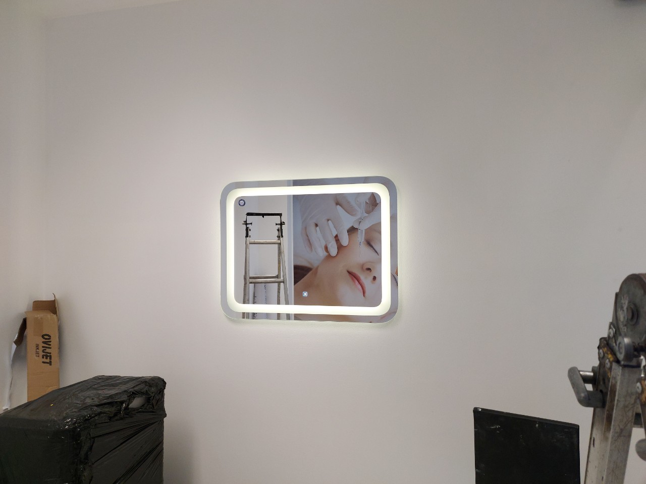 led-wall-decorate-mirror