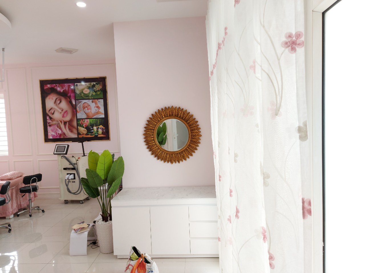gea-clasic-decorate-living-room-mirror