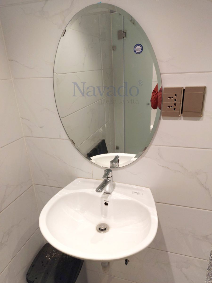 modern-elip-bathroom-mirror