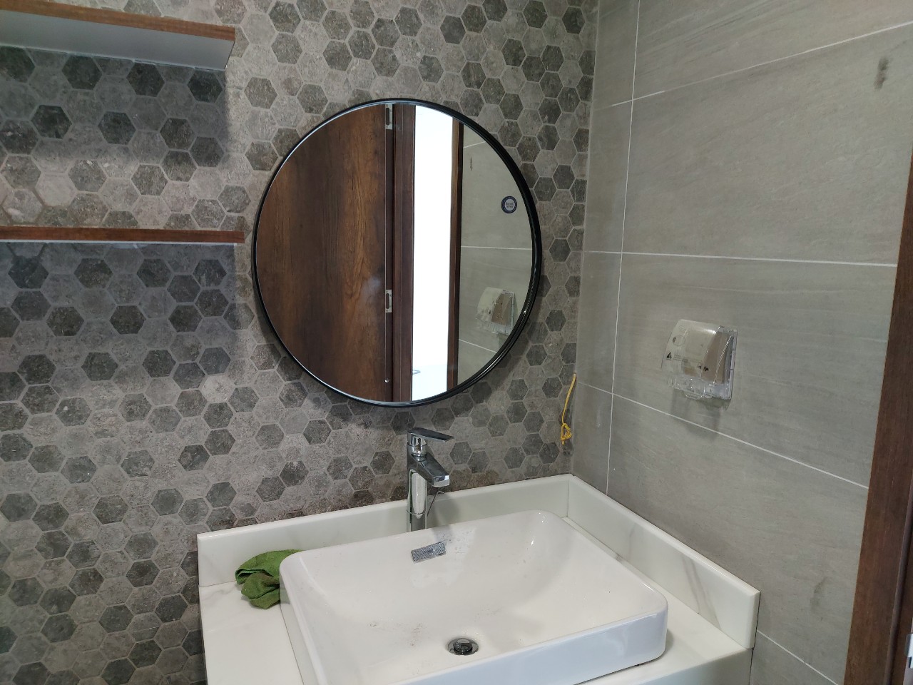 optima-round-wall-bathroom-mirror