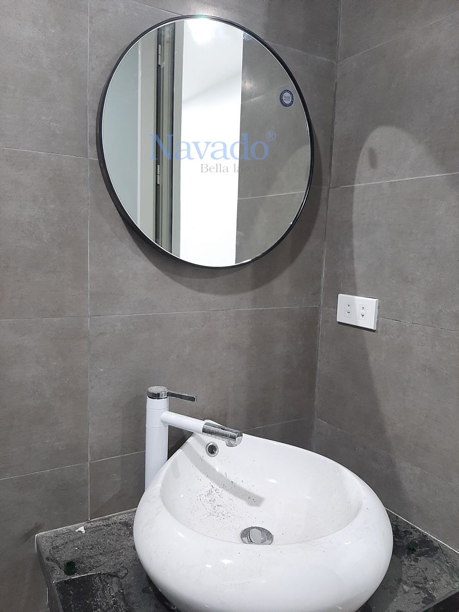 round-modern-optima-mirror-design