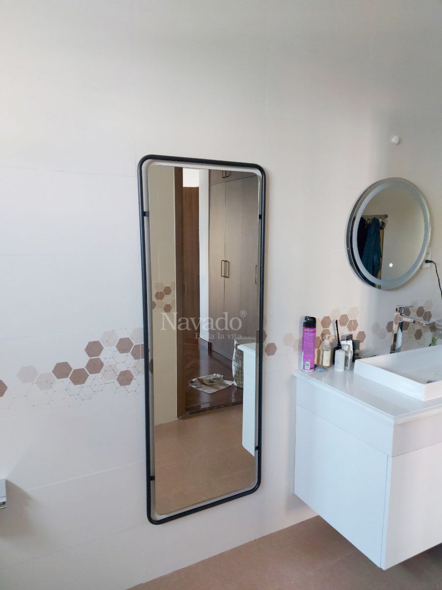 modern-full-bdoy-wall-bathroom-mirror