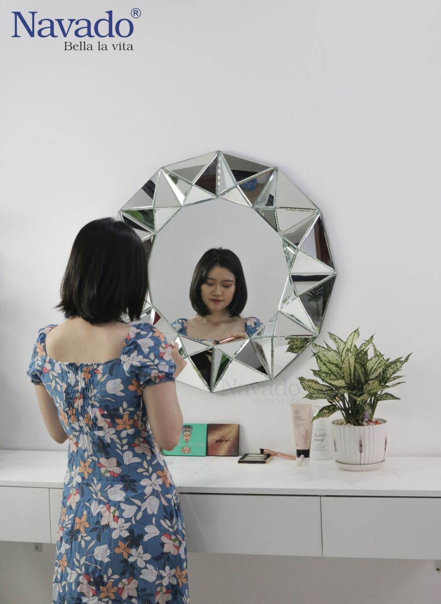 luxury-queen-bee-makeup mirror
