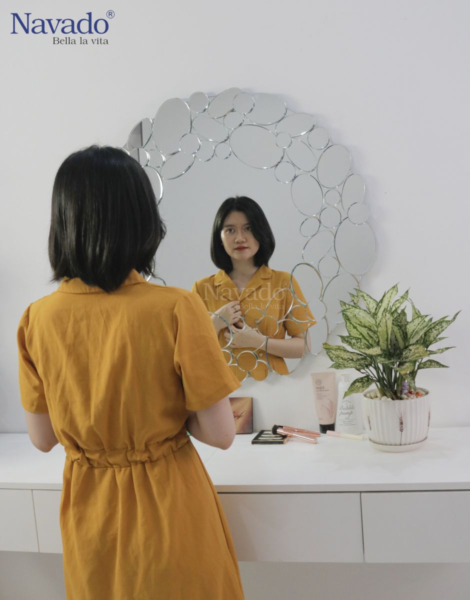 wall-decor-makeup-mirror