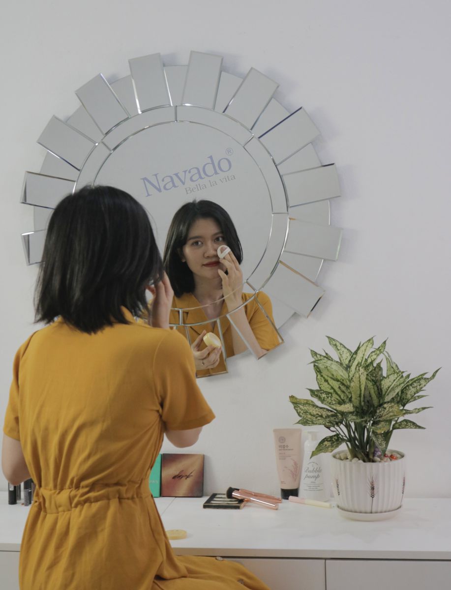 modern-art-makeup-mirror