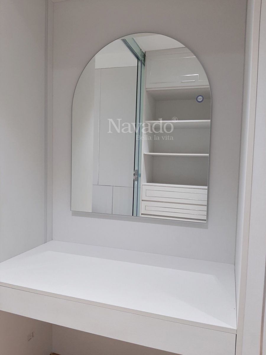 modern-basic-makeup-mirror