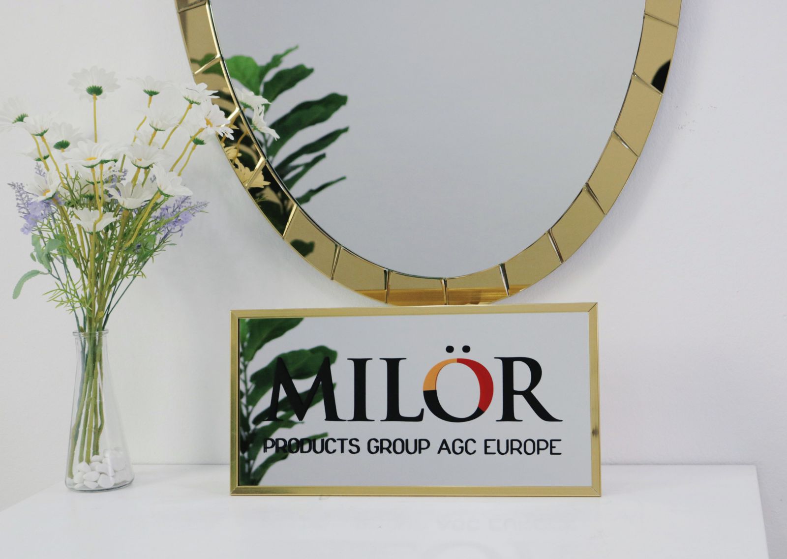 wall-decor-elip-makeup-mirror