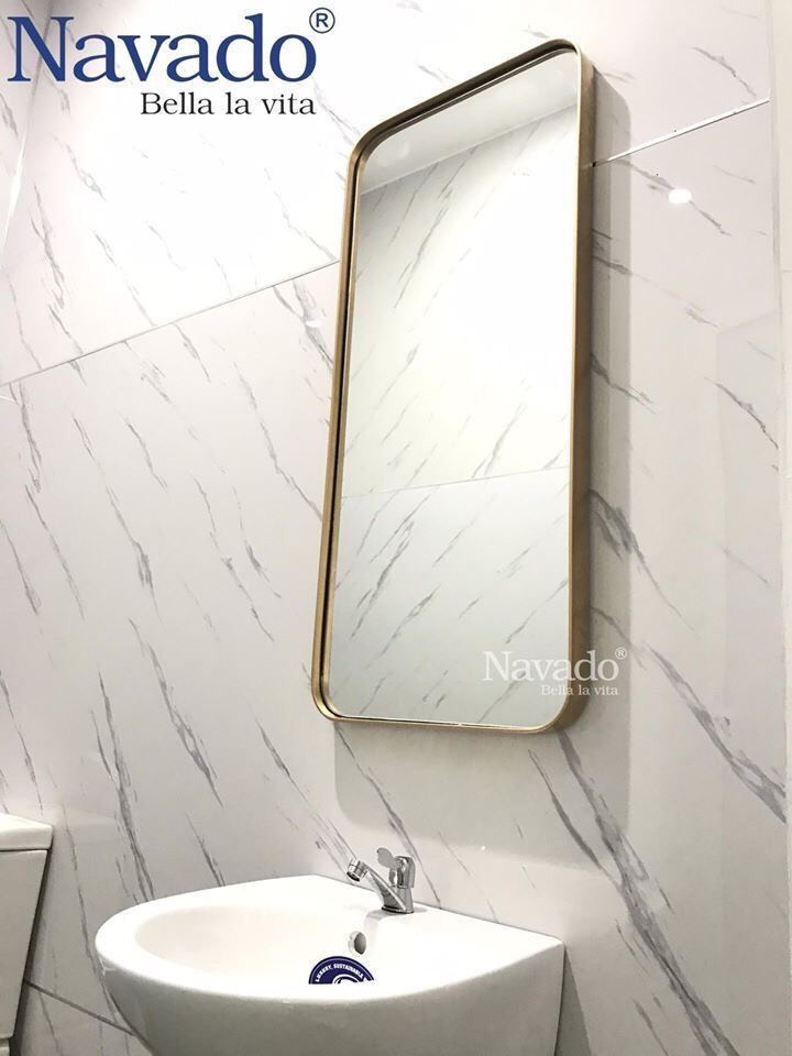 luxury-gold-rectangle-bathroom- mirror