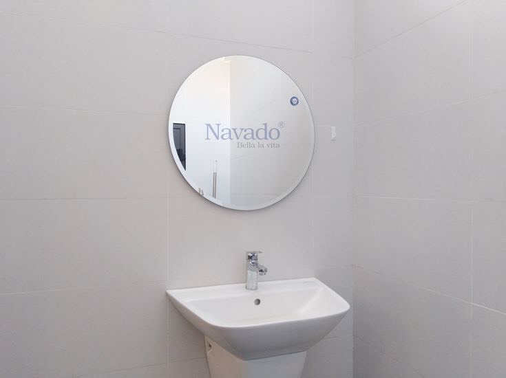 wall-decor-roudn-bathroom-mirror