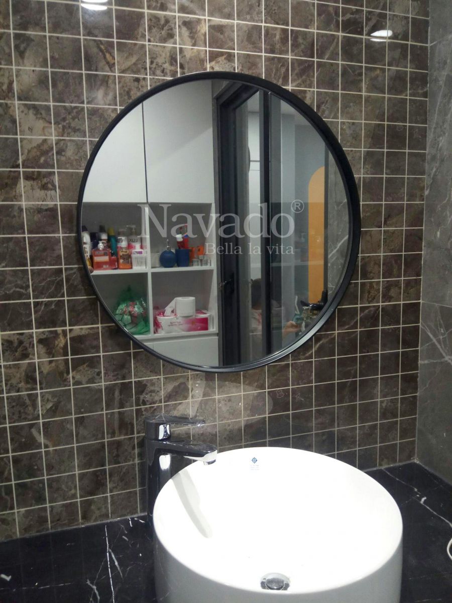 decor-black-frame-bathroom-mirror