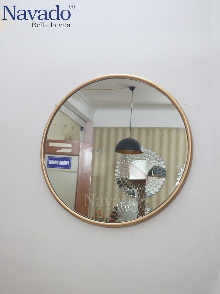 wall-luxury-gold-frame-mirror-decorate