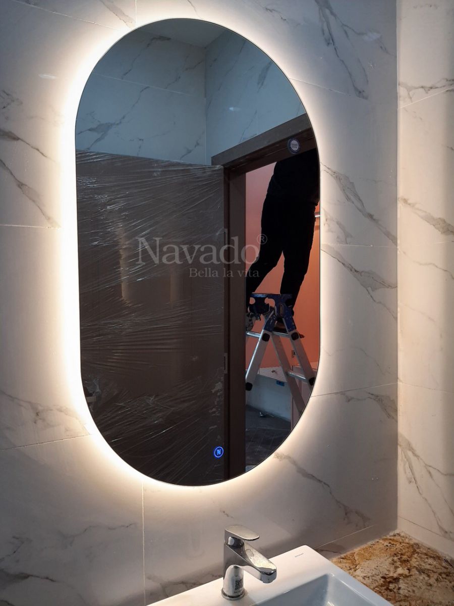 led-oval-mirror-decorate