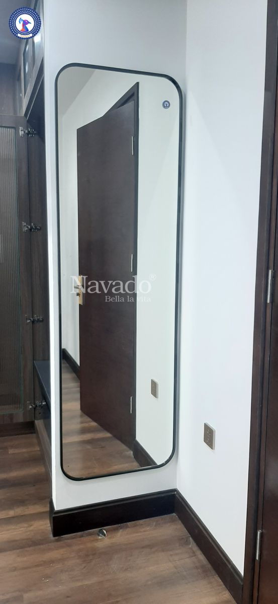 Navado produces full length black metal mirrors