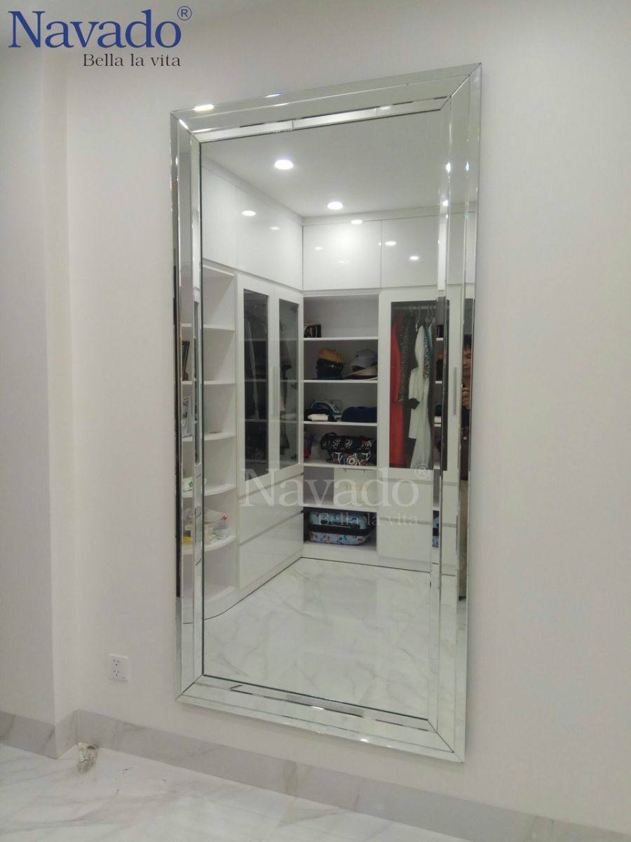 Navado produces full-length living room mirror with black and gold frame