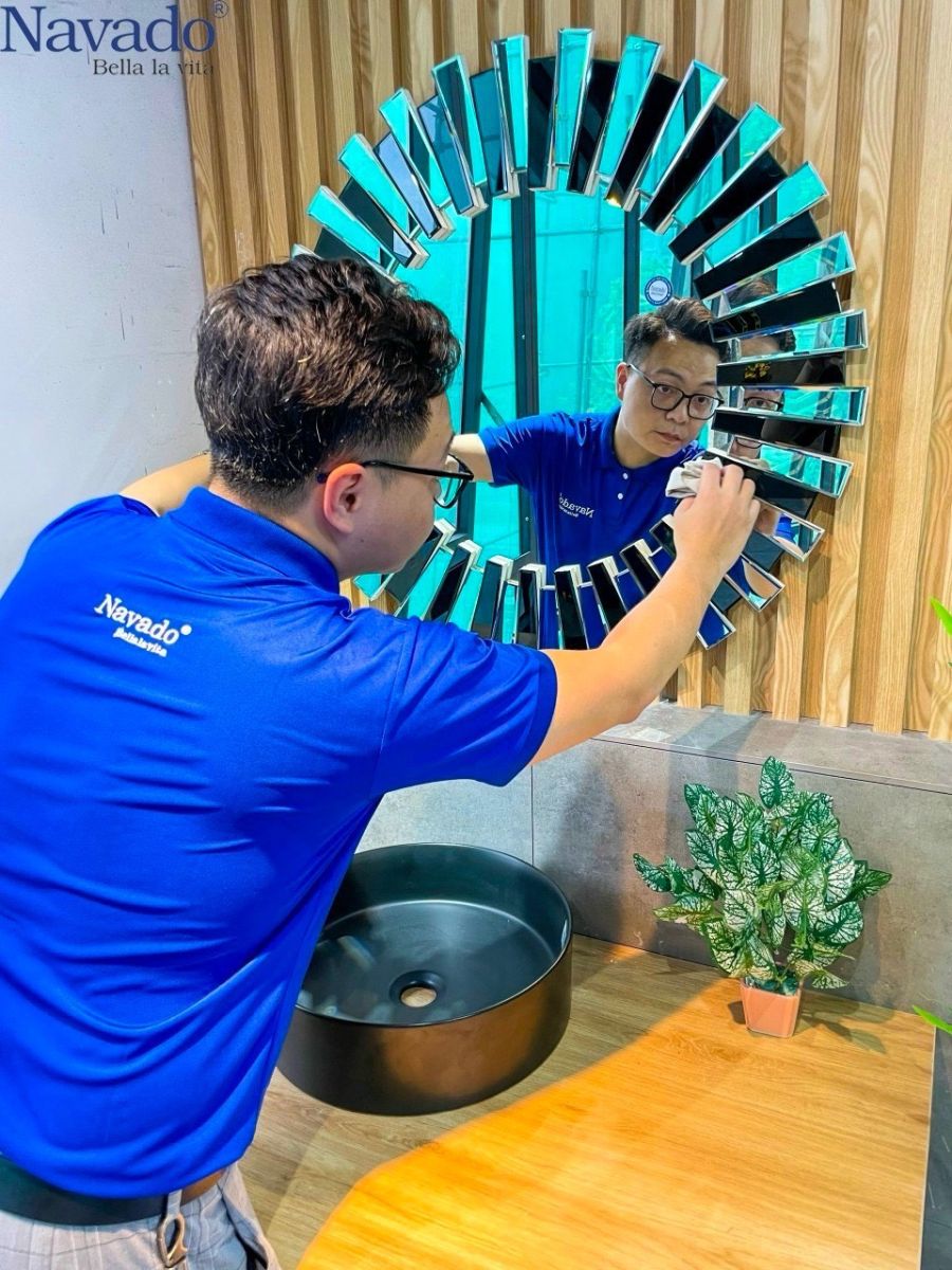 Artistic Round Mirror for Bathroom Decoration