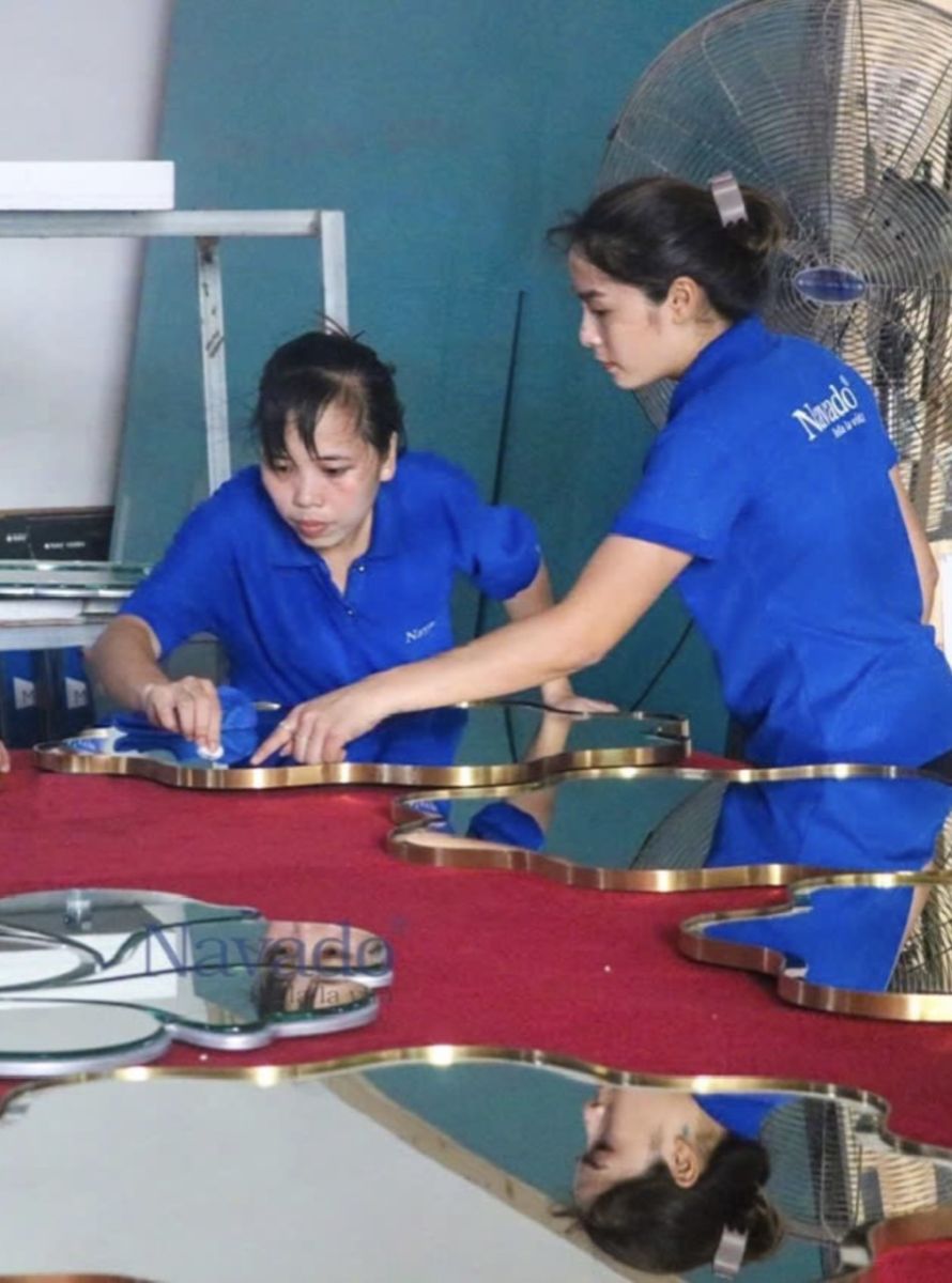 Production of high-end interior decorative mirrors