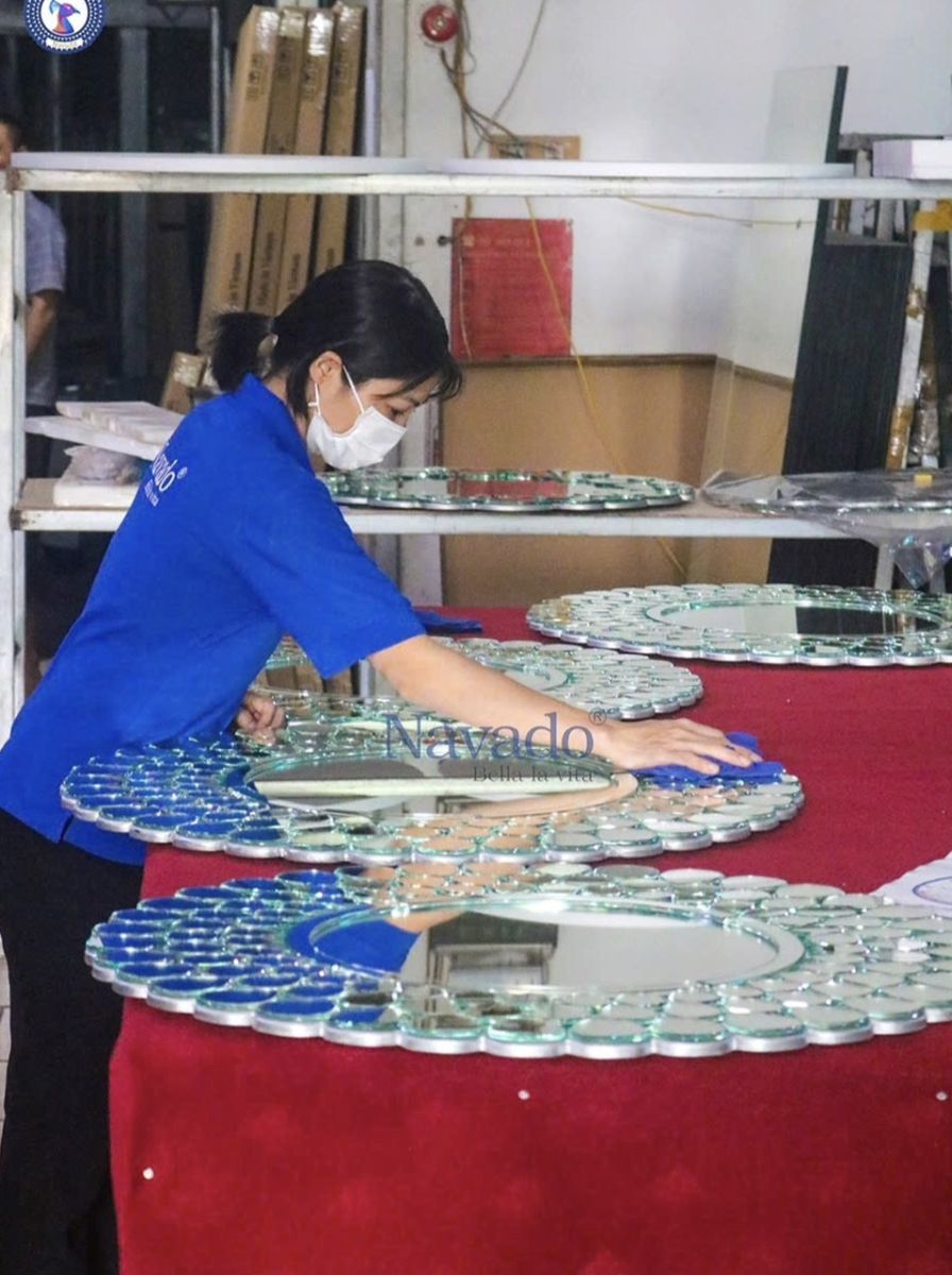 Production of high-end interior decorative mirrors
