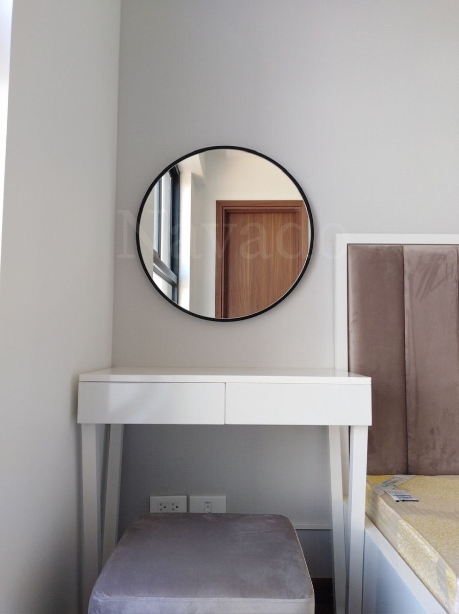 Round wall mounted makeup mirror