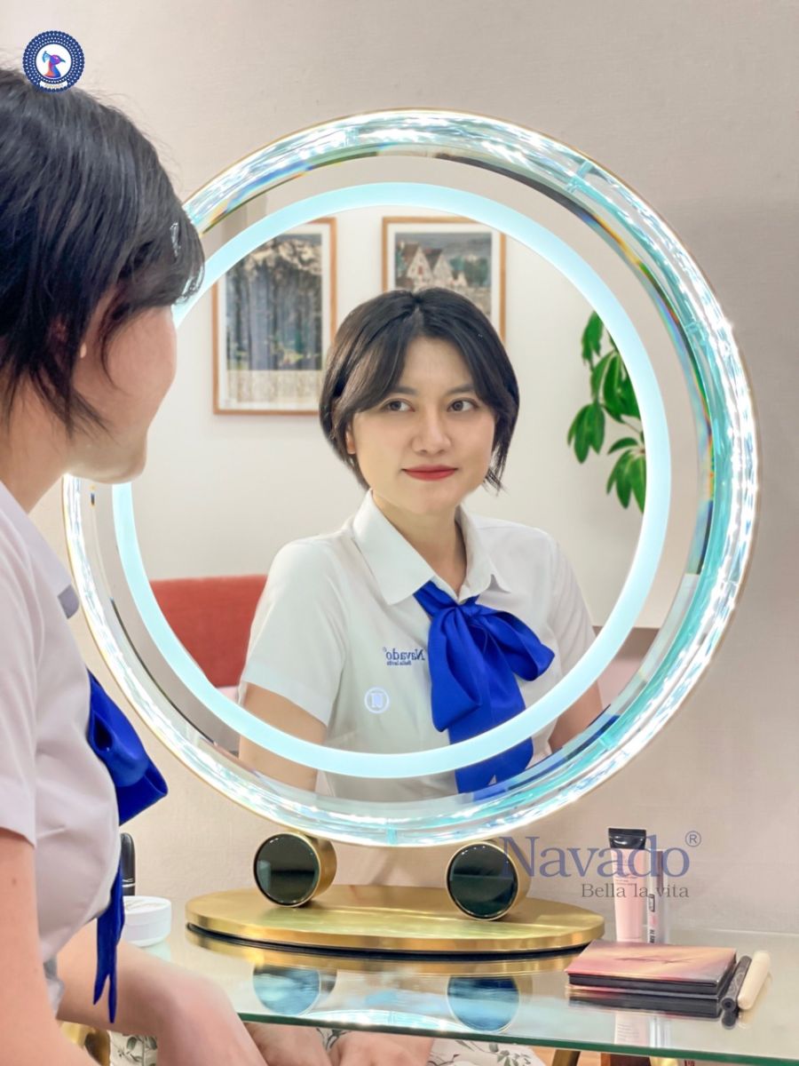 Round LED makeup mirror for table with crystal grinding frame